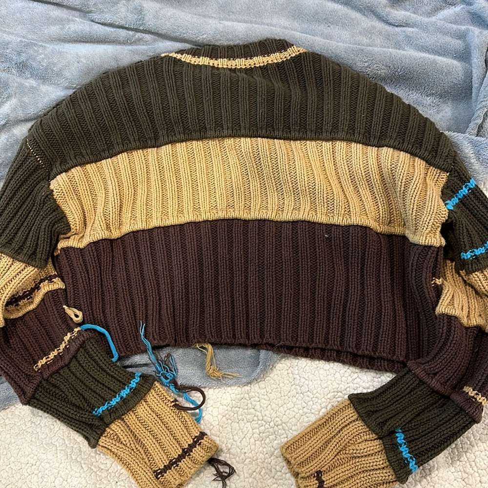 Funky String Sweater - Picture 5 of 5